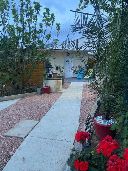 אורלי Maison Jardin Et Parking Gratuit - 10 Min De L'Aeroport - Metro 14 - Arrivee Autonome מראה חיצוני תמונה