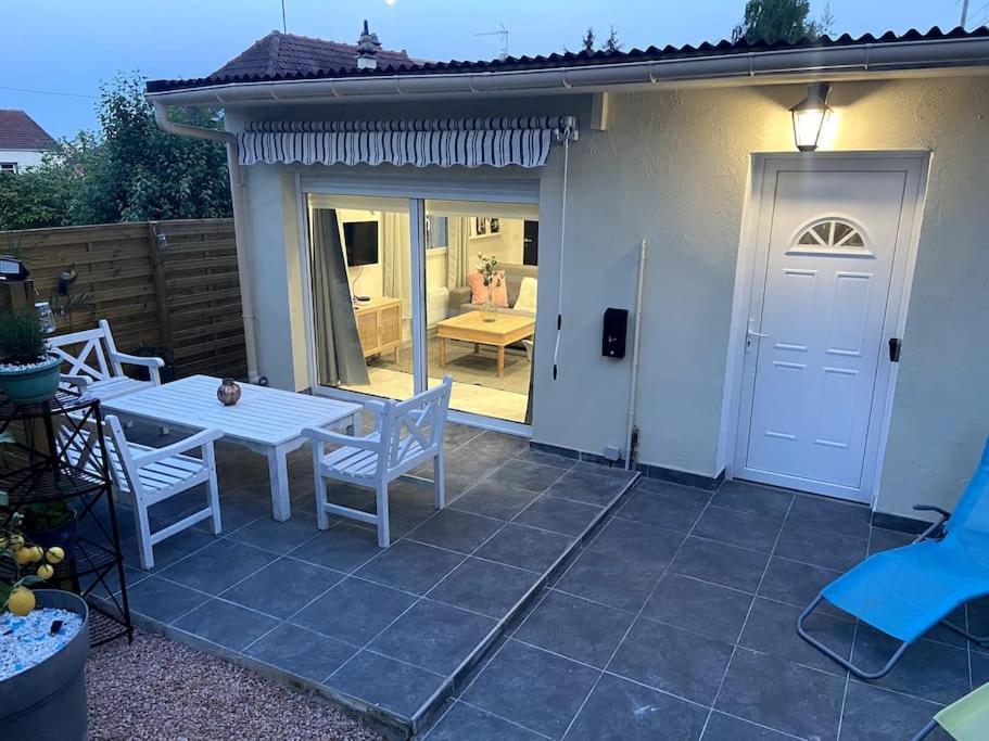 אורלי Maison Jardin Et Parking Gratuit - 10 Min De L'Aeroport - Metro 14 - Arrivee Autonome מראה חיצוני תמונה
