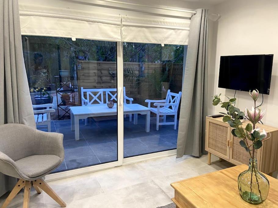 אורלי Maison Jardin Et Parking Gratuit - 10 Min De L'Aeroport - Metro 14 - Arrivee Autonome מראה חיצוני תמונה