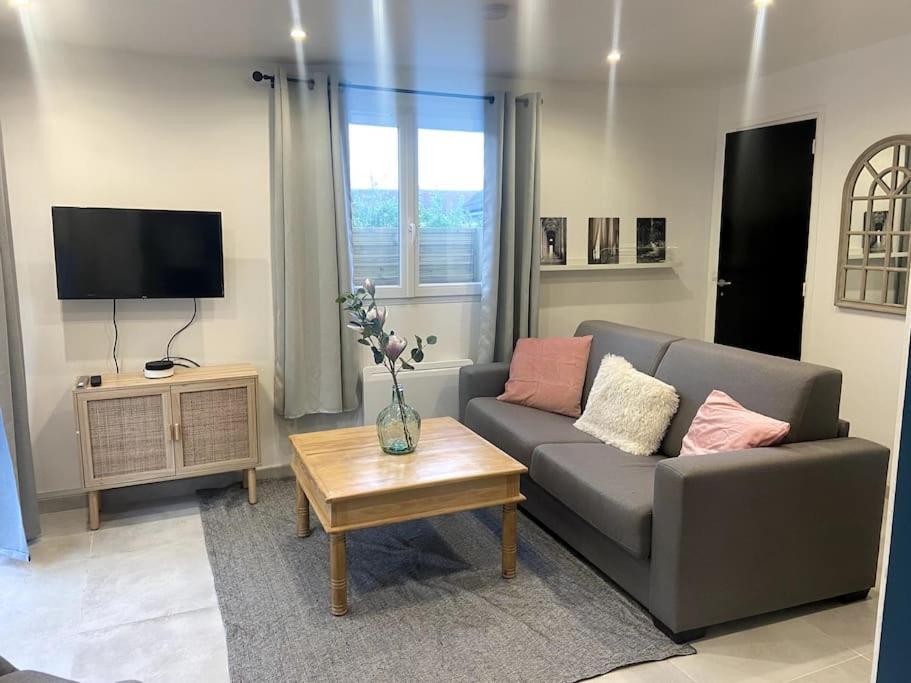 אורלי Maison Jardin Et Parking Gratuit - 10 Min De L'Aeroport - Metro 14 - Arrivee Autonome מראה חיצוני תמונה