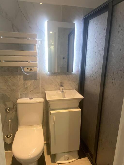 אורלי Maison Jardin Et Parking Gratuit - 10 Min De L'Aeroport - Metro 14 - Arrivee Autonome מראה חיצוני תמונה